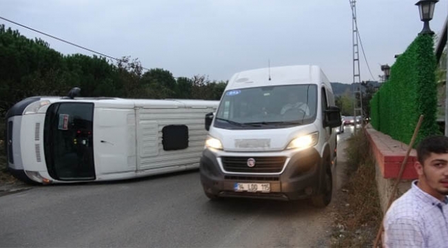 Servis minibüsünün devrildi