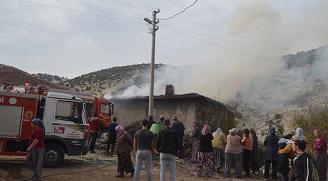 Sobadan çıkan kıvılcım evi küle döndürdü