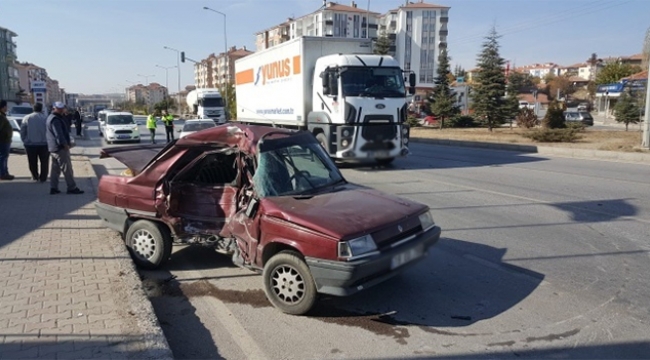 Tır otomobil ile çarpıştı: 1 ölü