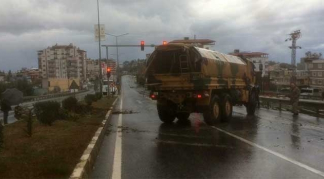 Askeri araç kaza yaptı