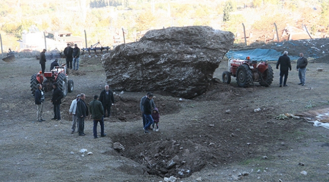 Kayalar mahallenin üzerine yuvarlandı