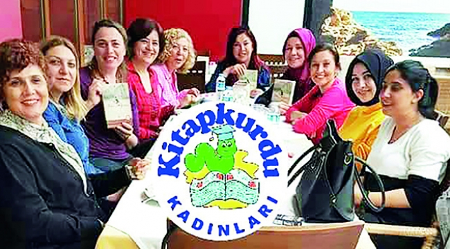 Kitap kurdu öğretmenler öğrencilere örnek oluyor