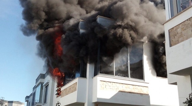 Klimadan çıkan yangın evi küle çevirdi