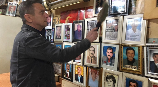 "Ölüler Kıraathanesi"nde okey oynamak