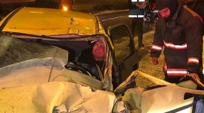 Otomobilin içinde dakikalarca kurtarılmayı bekledi