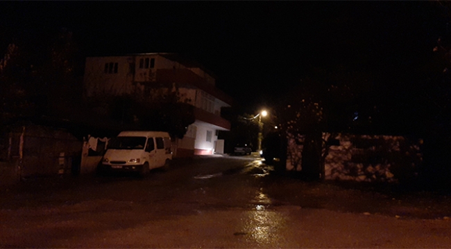 Öz annesini elleriyle boğarak öldürdü