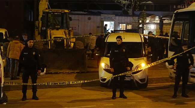 Polisi belinden aldığı silahıyla vurdu