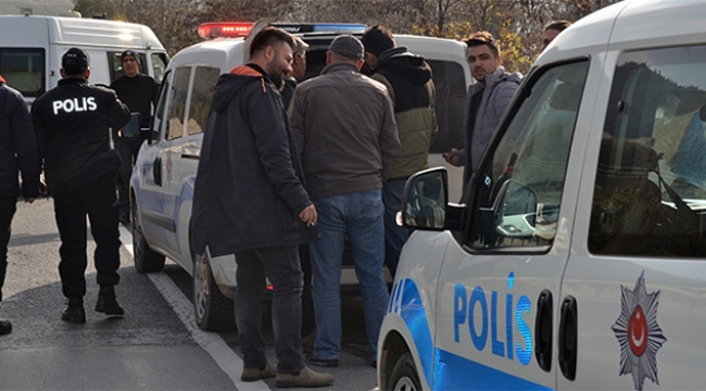 Polisin "Dur" ihtarına uymadı polis aracına çarptı