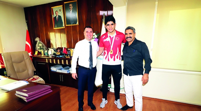 Salonda zirve yaptık futbolda dibe battık!