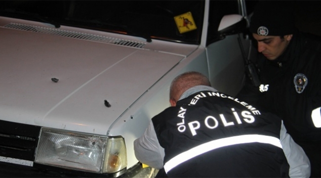 Seyir halindeki otomobile kurşun yağdırdı
