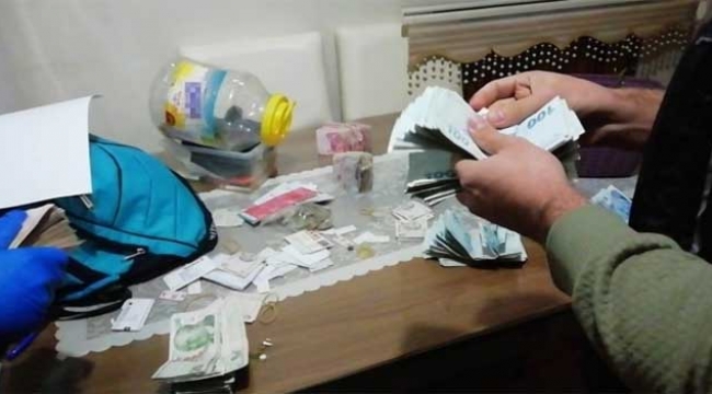 Uyuşturucu satıcılarının evinden  104 bin lira para çıktı