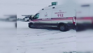 Ambulans drift yaptı o anlar görüntülendi