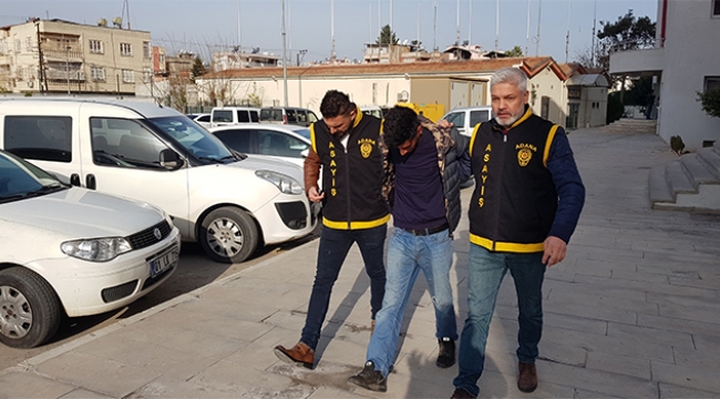 Camı kırıp cep telefonlarını çaldı