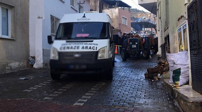 Çatıda ayağı kayan adam düşüp hayatını kaybetti