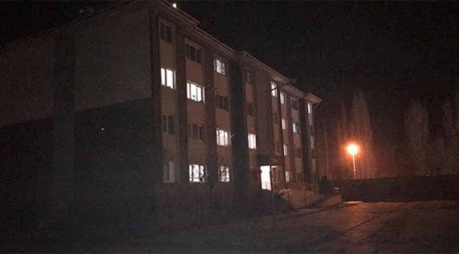 Evi terk eden eşini silahla öldürdü