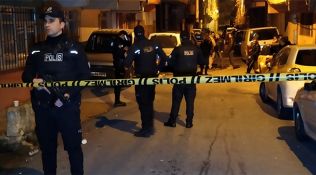 İki apartmanın kapısına el yapımı patlayıcı atıldı