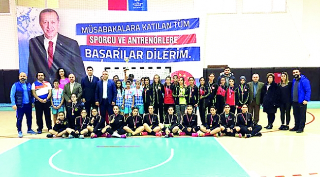 Kızlarda Akdeniz, erkeklerde  Orhan Gazi şampiyon