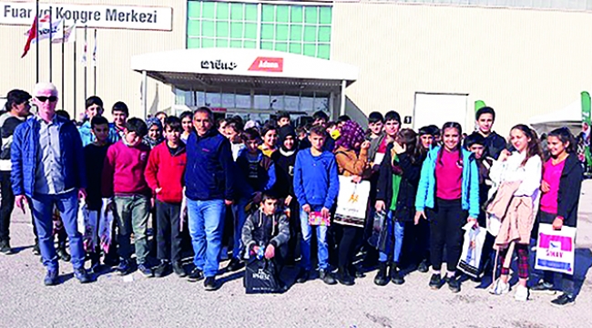 Öğrencileri kitap fuarına taşıdılar