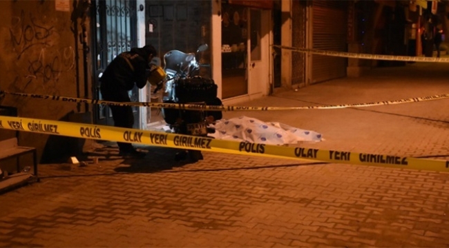 Sokak ortasındaki bıçaklı kavgada 1 kişi öldü