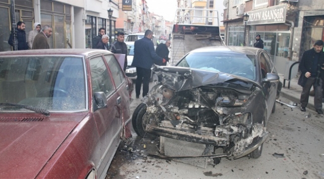 Trafik kazası, 2'si ağır 3 yaralı