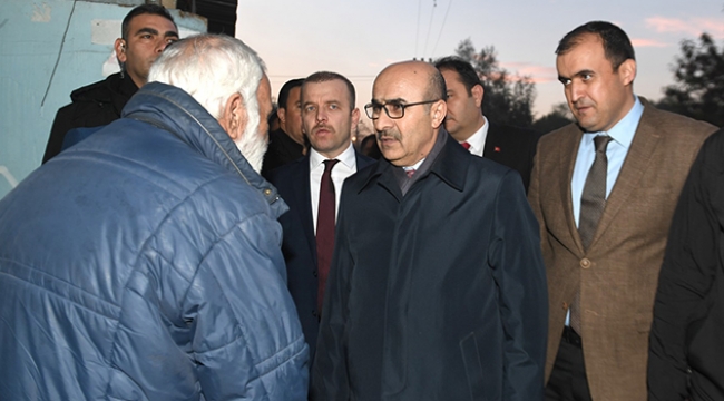Vali Demirtaş, 19 Mayıs'ta vatandaşlarla kucaklaştı