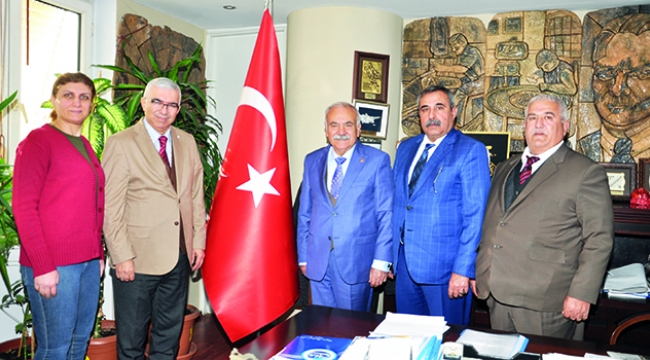 Yardım kolileri Kızılay'a teslim edildi