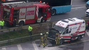 Ambulans hasta taşırken alev aldı
