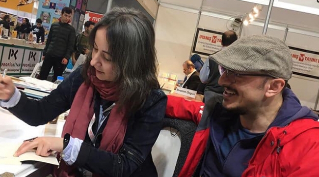 Döküldüğünde bütün sırlar göğe benzermiş