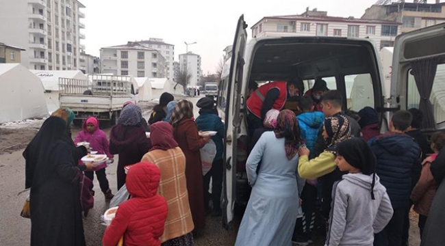 Elazığ'daki deprem bölgesine Adana'dan bir ekip daha gitti