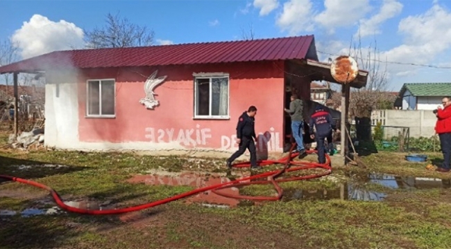 Evi ateşe verdi itfaiye ekiplerini engelledi