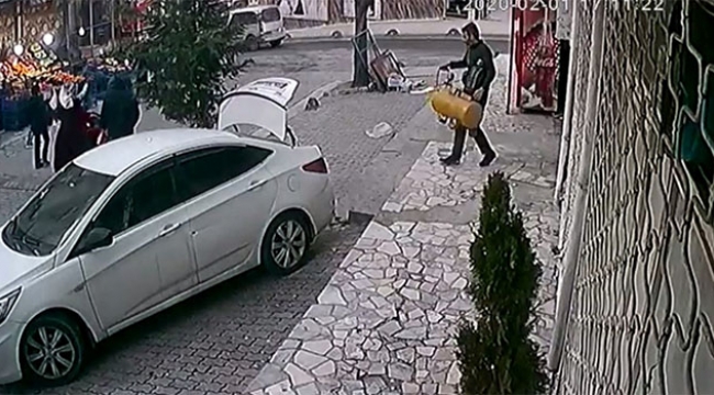 Gündüz gözüyle hırsızlık kameralara yansıdı