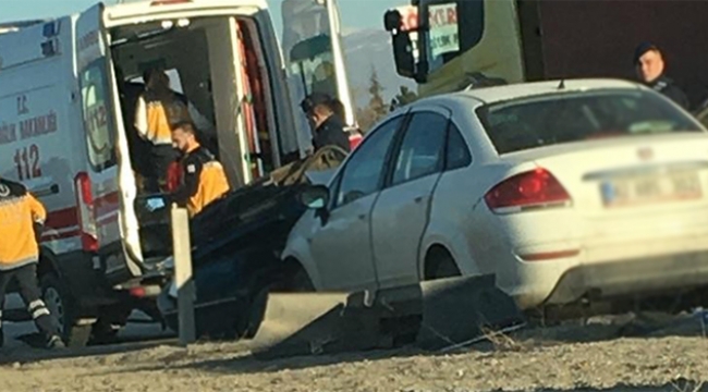 İki otomobil çarpıştı: 5 yaralı