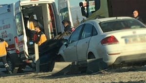 İki otomobil çarpıştı: 5 yaralı