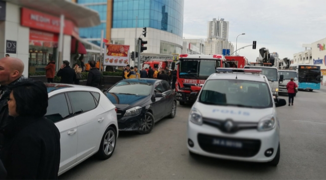 İş merkezinde yangın paniği