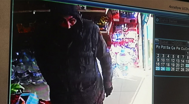 Maskeli gaspçı kasayı boşalttı