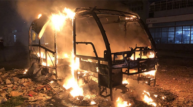 Minibüs alev alev yandı