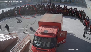 Müdürün öğrenciye tekme attığı anlar görüntülendi