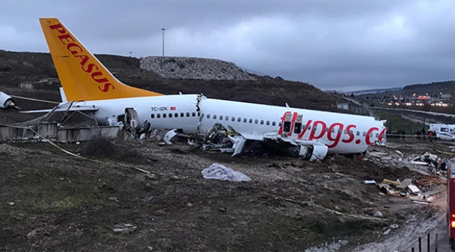 Pistten çıkan uçak günün ilk ışıklarıyla görüntülendi