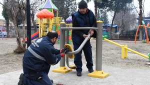 Seyhan’da parklara bakım ve onarım
