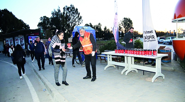 Soğuk havada sıcak çorba ikramı