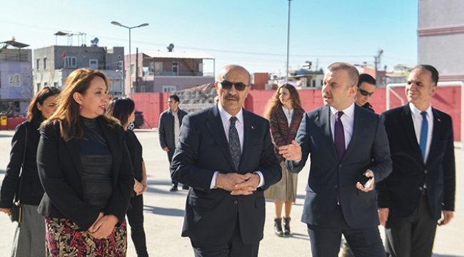 Vali Demirtaş okullarda incelemelerde bulundu