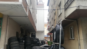 4 yaşındaki çocuk  8 aylık kardeşini balkondan düşürdü