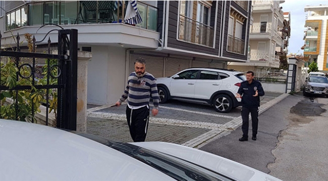 Babasını öldürdü annesini ağır şekilde yaraladı