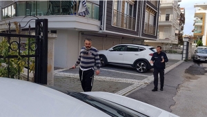 Babasını öldürdü annesini ağır şekilde yaraladı