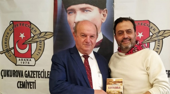Başkan Esendemir'e kitabını hediye etti
