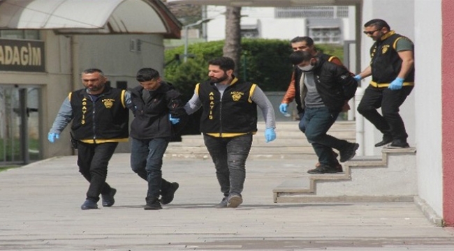 Hayat kadınları kaçınca otel çalışanını gasp ettiler