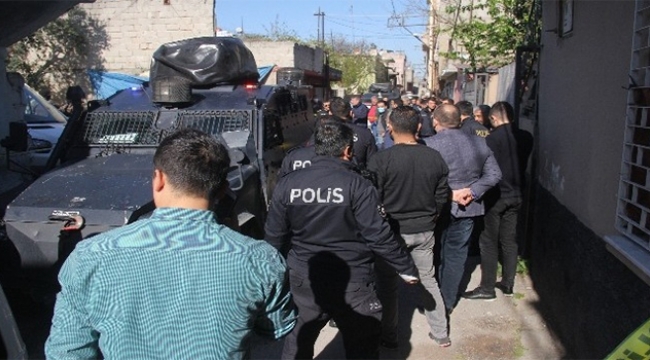 Polisi yüzünden yaraladı vurularak durduruldu