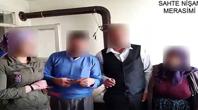 Sahte nişanla dolandırıldı