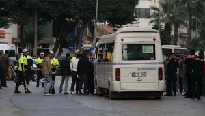 Seyir halindeki minibüs şoförü başından vurularak öldürüldü