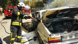 Seyir halindeki otomobil alev aldı